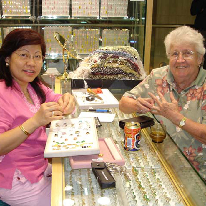 53eb0edfa6f42a2f6a366938_customers19.jpg