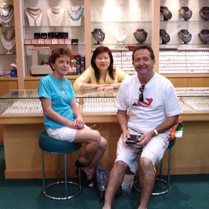 53eb0f73cf6ba7c144ec4fd5_customers25.jpg