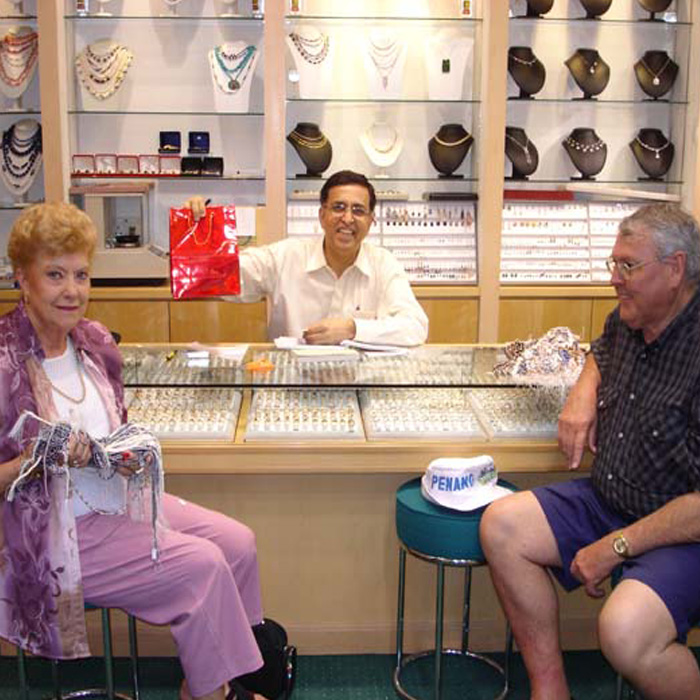 53eb0fa9d056242e6a4c8a81_customers28.jpg