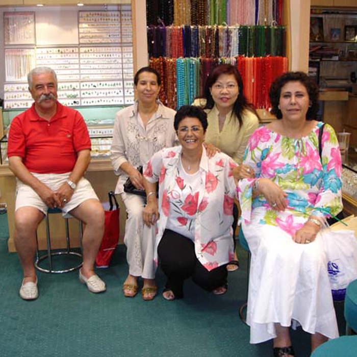 53eb0fb9a6f42a2f6a36693c_customers29.jpg