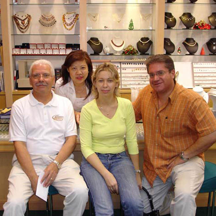53eb107fa6f42a2f6a366943_customers37.jpg