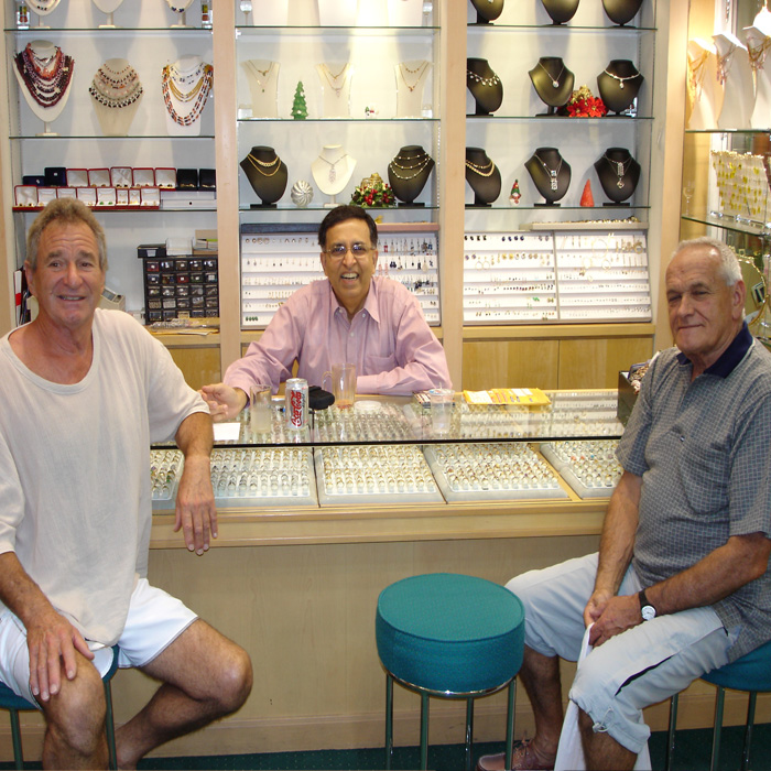 53eb10cca6f42a2f6a366945_customers40.jpg