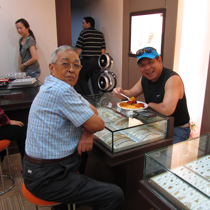 53eb0db5a6f42a2f6a36692f_customers7.jpg