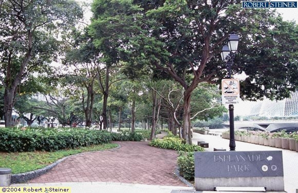 Esplanade Park, Signage