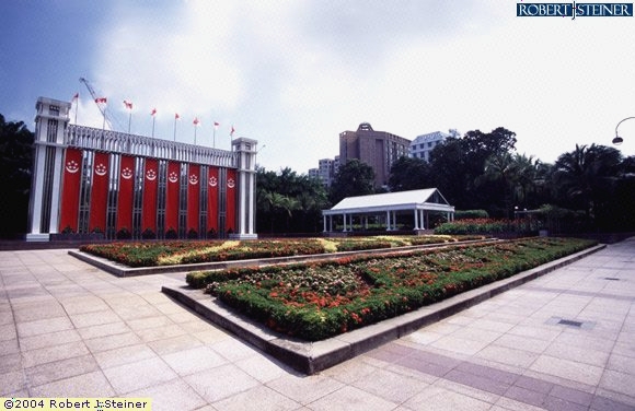 Istana Park, Left View
